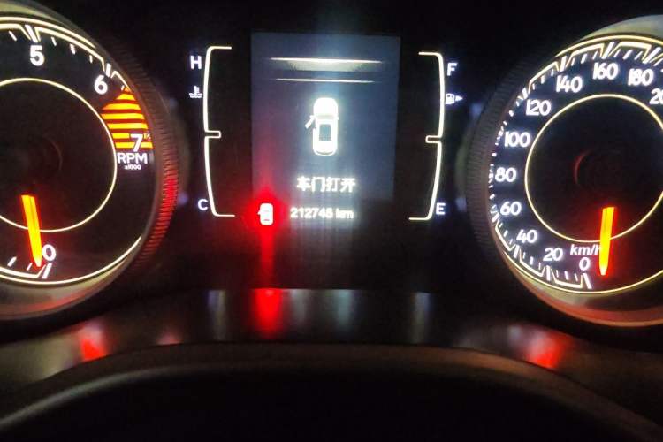 Used Jeep Cherokee 2017 2.4L Leading Edition Odometer Close Up