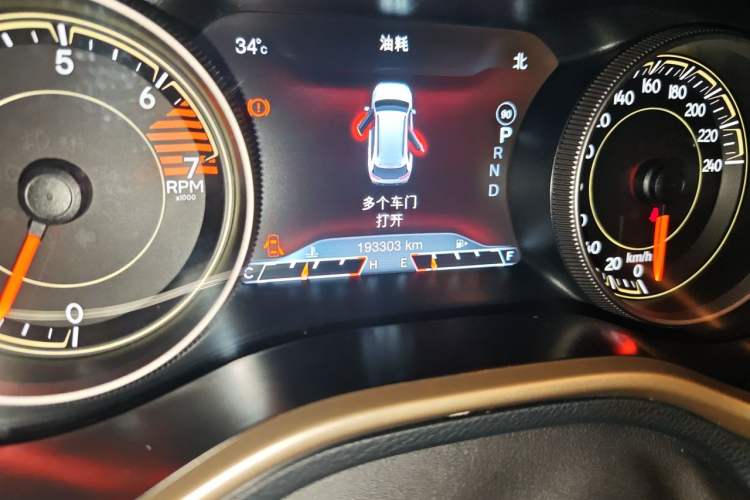Used Jeep Cherokee 2017 2.0L Superior Edition Odometer Close Up