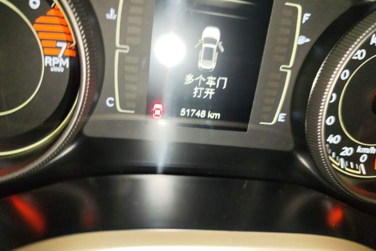 Used Jeep Cherokee 2017 2.4L Leading Edition Odometer Close Up