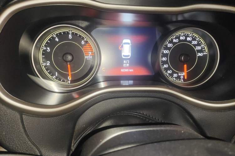 Used Jeep Cherokee 2017 2.0L Superior Edition Odometer Close Up