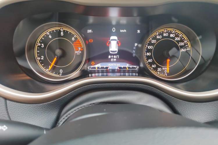 Used Jeep Cherokee 2017 2.0L Superior Edition Odometer Close Up