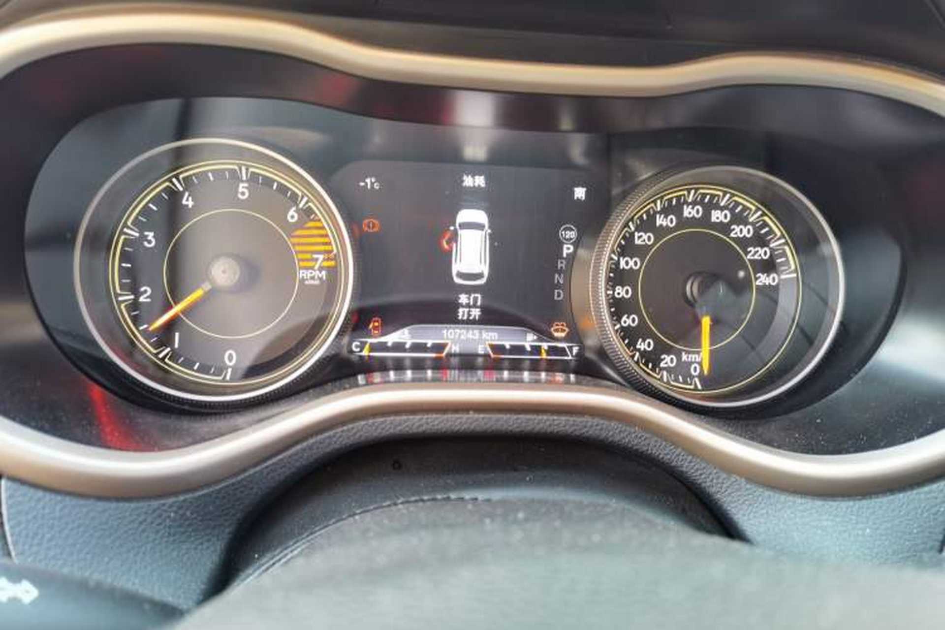 Used Jeep Cherokee 2017 2.0L Superior Edition Odometer Close Up