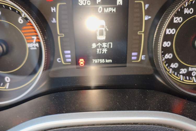 Used Jeep Cherokee 2017 2.4L Leading Edition Odometer Close Up