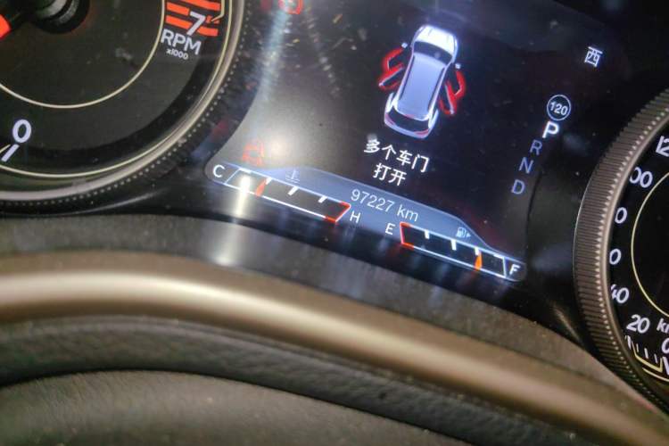 Used Jeep Cherokee 2017 2.0L Superior Edition Odometer Close Up