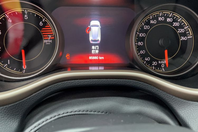 Used Jeep Cherokee 2017 2.0L Superior Edition Odometer Close Up