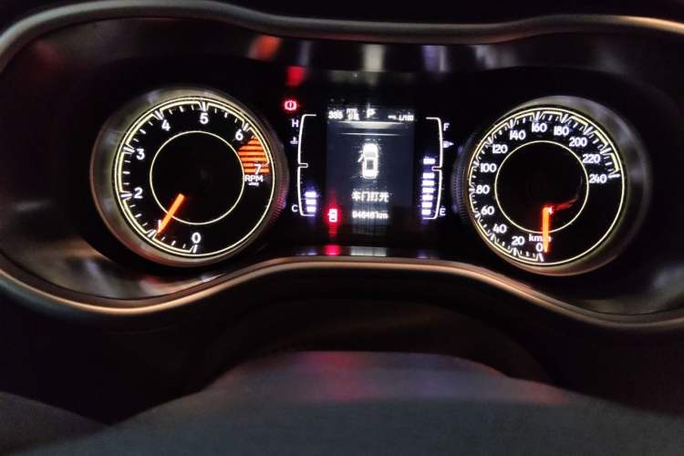 Used Jeep Cherokee 2017 2.4L Leading Edition Odometer Close Up