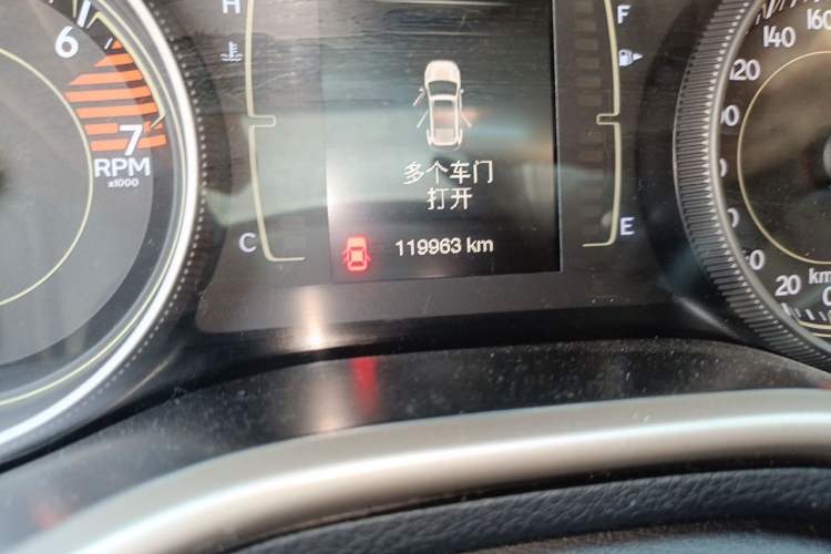 Used Jeep Cherokee 2017 2.4L Leading Edition Odometer Close Up