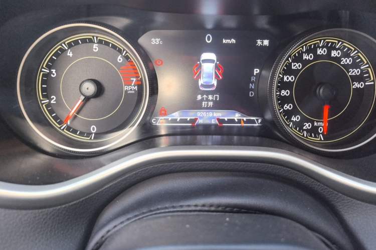 Used Jeep Cherokee 2017 2.0L Superior Edition Odometer Close Up