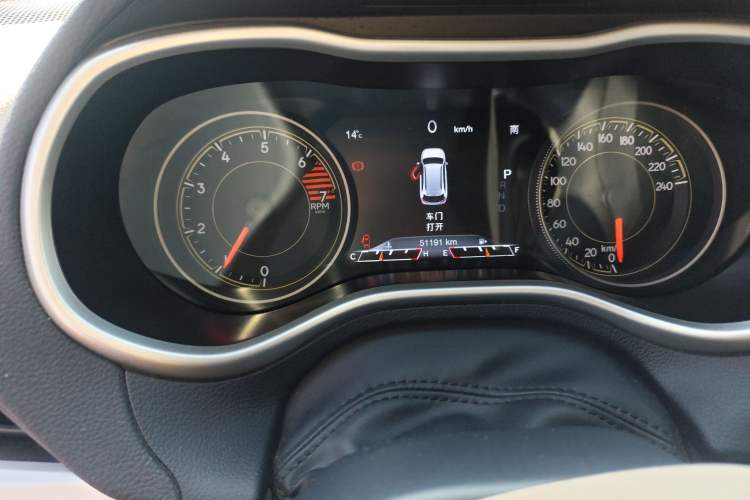 Used Jeep Cherokee 2017 2.0L Superior Edition Odometer Close Up