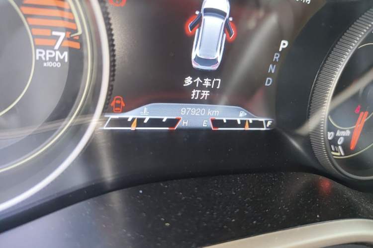 Used Jeep Cherokee 2017 2.0L Superior Edition Odometer Close Up