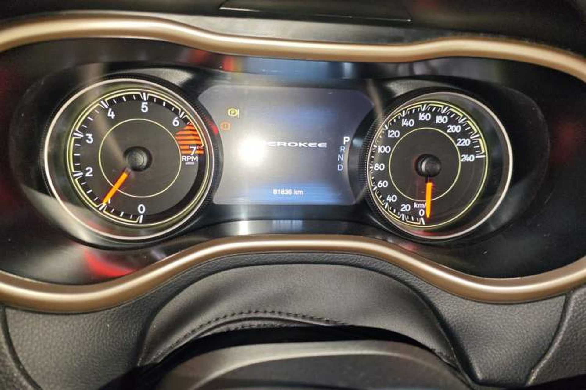 Used Jeep Cherokee 2017 2.0L Superior Edition Odometer Close Up