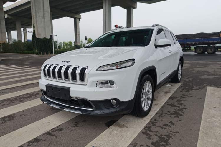 Used Jeep Cherokee 2017 2.0L Superior Edition Guazi used car, China used car export, Used car for sale, Used  cars, Cheapest cars for sale