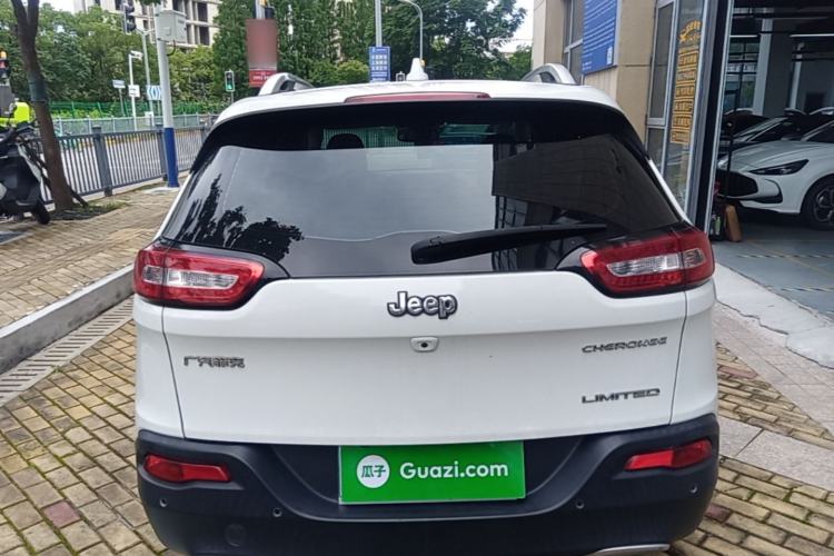 Used Jeep Cherokee 2017 2.0L Superior Edition Rear