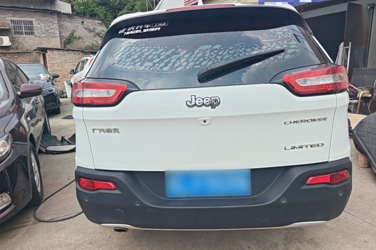 Used Jeep Cherokee 2017 2.0L Superior Edition Rear