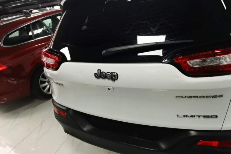 Used Jeep Cherokee 2017 2.0L Superior Edition Rear