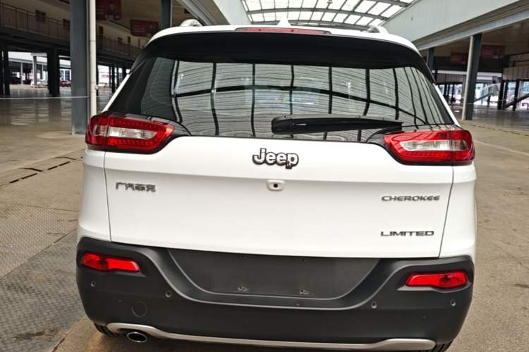 Used Jeep Cherokee 2017 2.0L Superior Edition Rear
