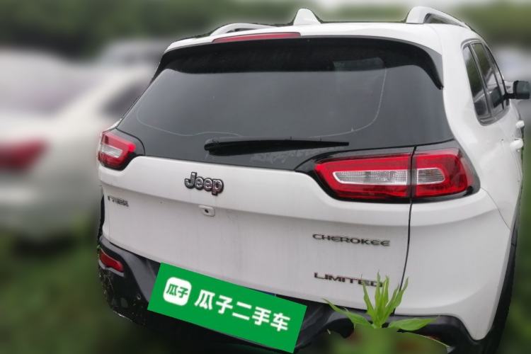 Used Jeep Cherokee 2017 2.0L Superior Edition Rear