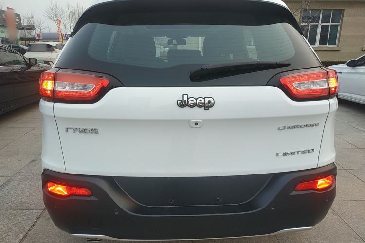 Used Jeep Cherokee 2017 2.0L Superior Edition Rear