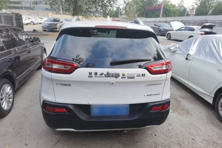 Used Jeep Cherokee 2017 2.0L Superior Edition Rear
