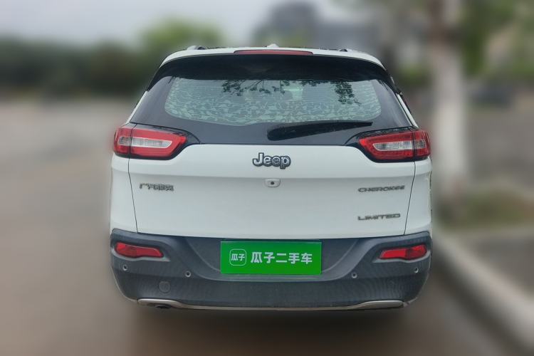 Used Jeep Cherokee 2017 2.0L Superior Edition Rear