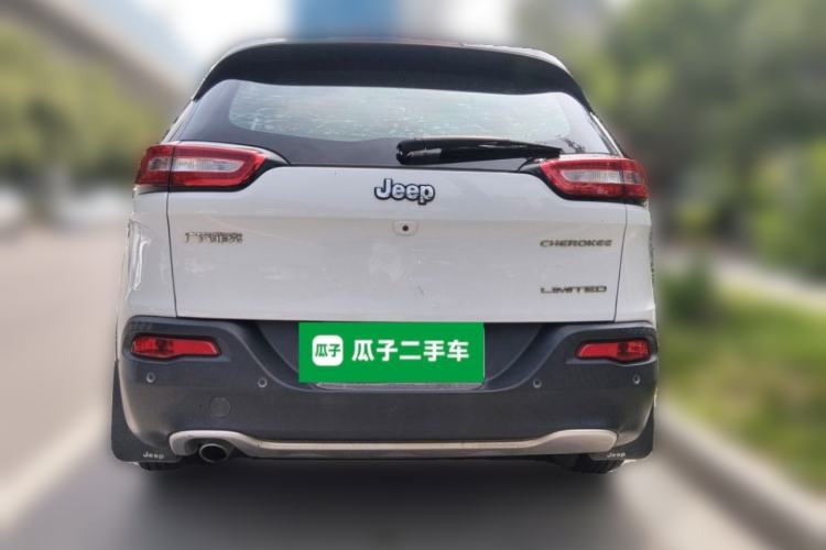 Used Jeep Cherokee 2017 2.0L Superior Edition Rear