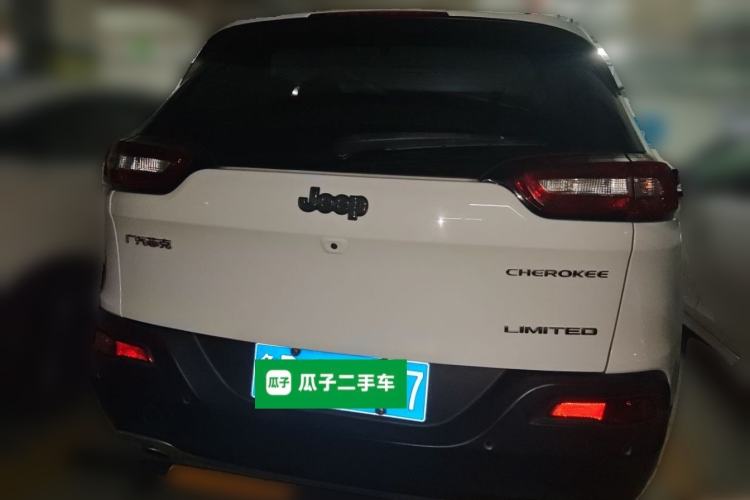 Used Jeep Cherokee 2017 2.0L Superior Edition Rear