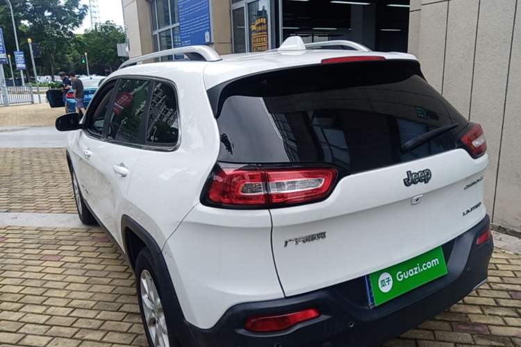 Used Jeep Cherokee 2017 2.0L Superior Edition Rear Left 45 Deg