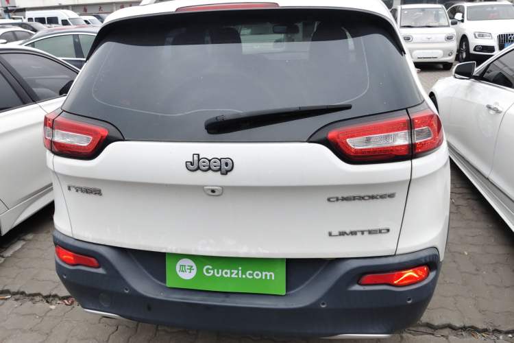 Used Jeep Cherokee 2017 2.0L Superior Edition Rear