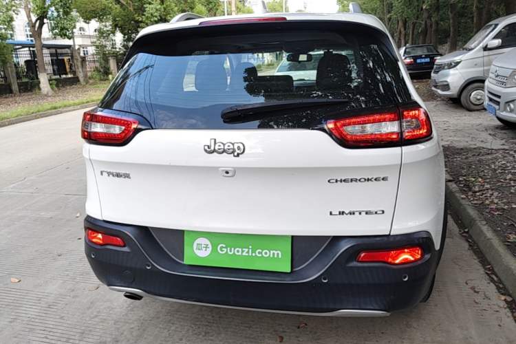 Used Jeep Cherokee 2017 2.0L Superior Edition Rear