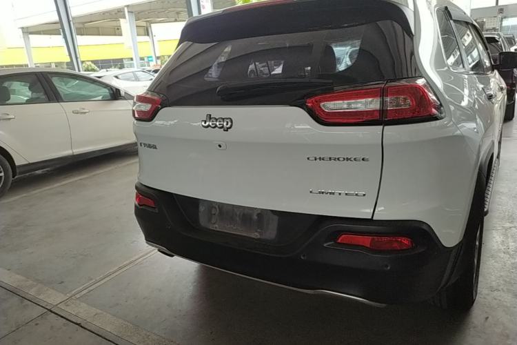 Used Jeep Cherokee 2017 2.0L Superior Edition Rear