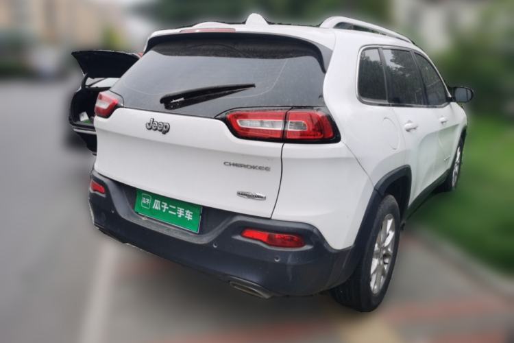 Used Jeep Cherokee 2017 2.4L Leading Edition Rear Right 45 Deg