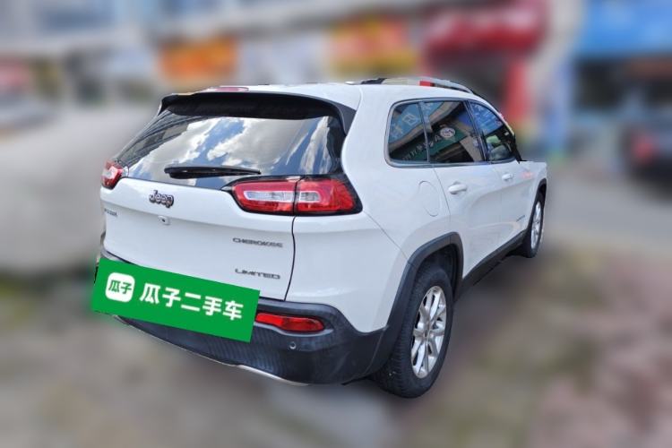 Used Jeep Cherokee 2017 2.0L Superior Edition Rear Right 45 Deg