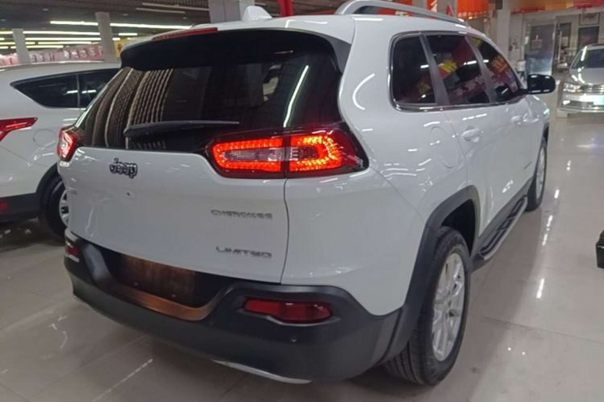 Used Jeep Cherokee 2017 2.0L Superior Edition Rear Right 45 Deg