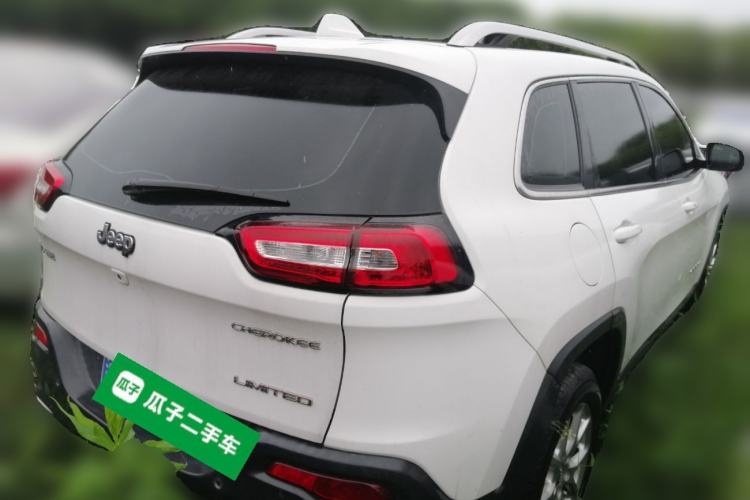 Used Jeep Cherokee 2017 2.0L Superior Edition Rear Right 45 Deg