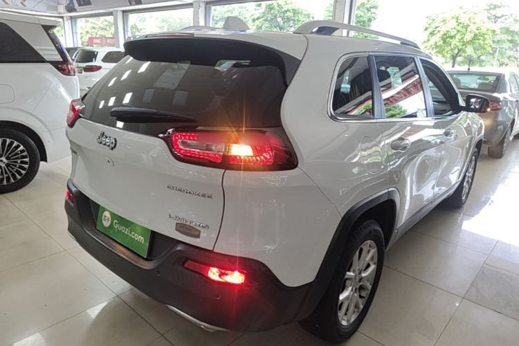 Used Jeep Cherokee 2017 2.4L Leading Smart Edition Rear Right 45 Deg