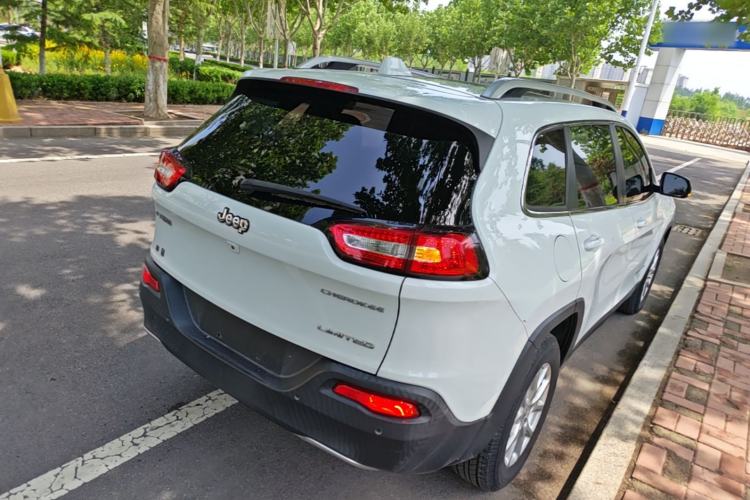 Used Jeep Cherokee 2017 2.0L Superior Edition Rear Right 45 Deg