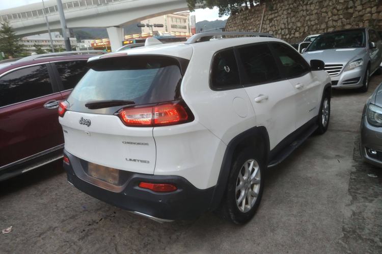 Used Jeep Cherokee 2017 2.4L Leading Edition Rear Right 45 Deg