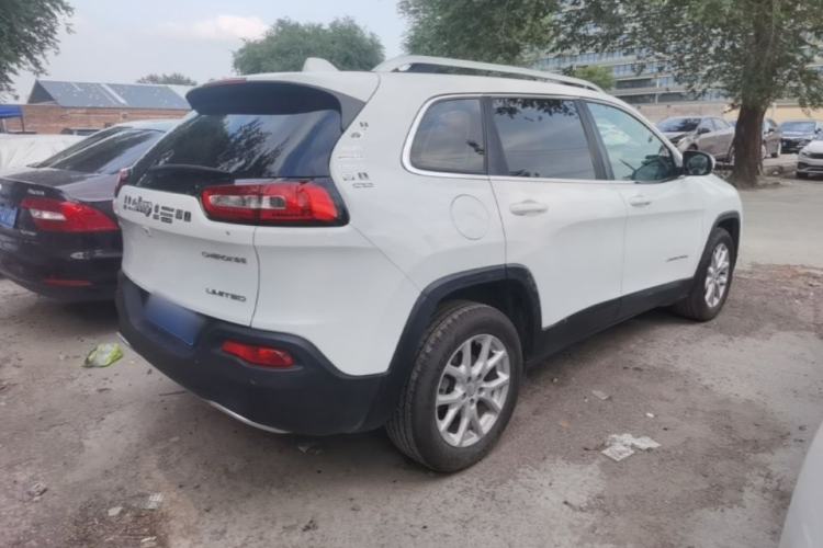 Used Jeep Cherokee 2017 2.0L Superior Edition Rear Right 45 Deg