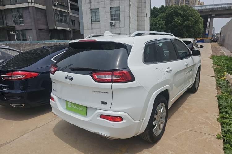 Used Jeep Cherokee 2017 2.4L Excellence Edition Rear Right 45 Deg