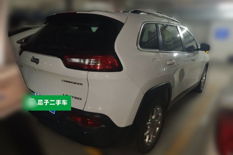 Used Jeep Cherokee 2017 2.0L Superior Edition Rear Right 45 Deg