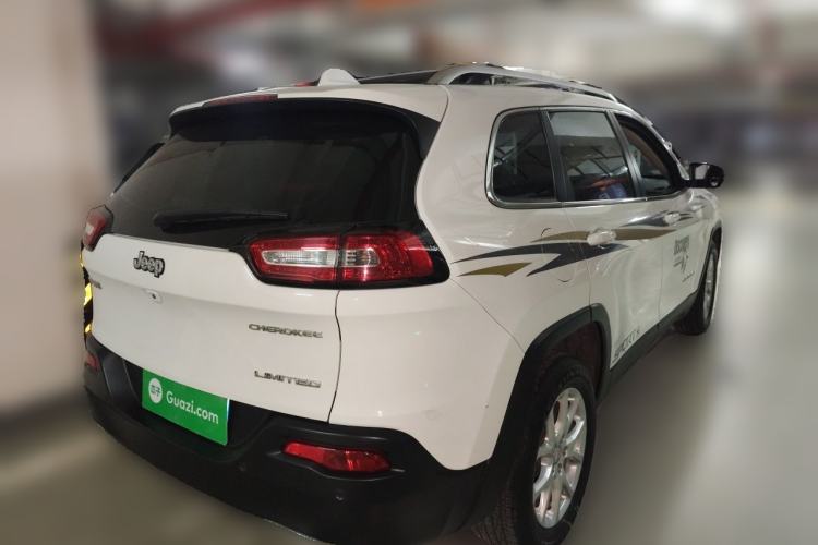 Used Jeep Cherokee 2017 2.4L Leading Edition Rear Right 45 Deg