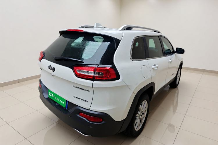 Used Jeep Cherokee 2017 2.0L Superior Edition Rear Right 45 Deg