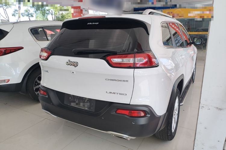 Used Jeep Cherokee 2017 2.4L Leading Edition Rear Right 45 Deg