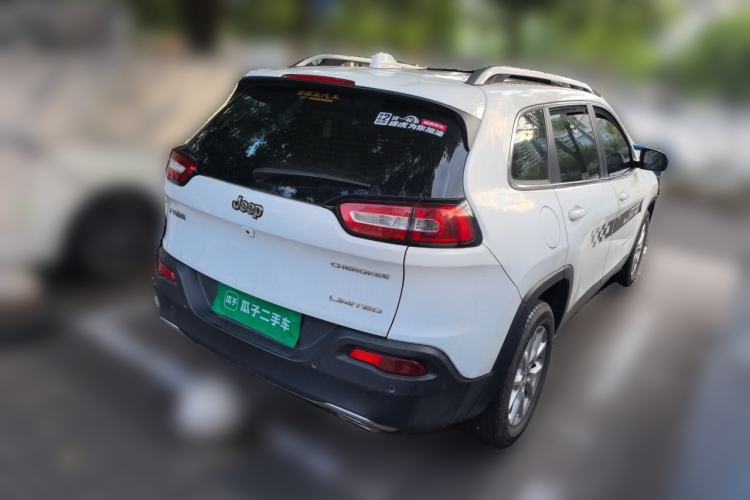 Used Jeep Cherokee 2017 2.4L Leading Edition Rear Right 45 Deg