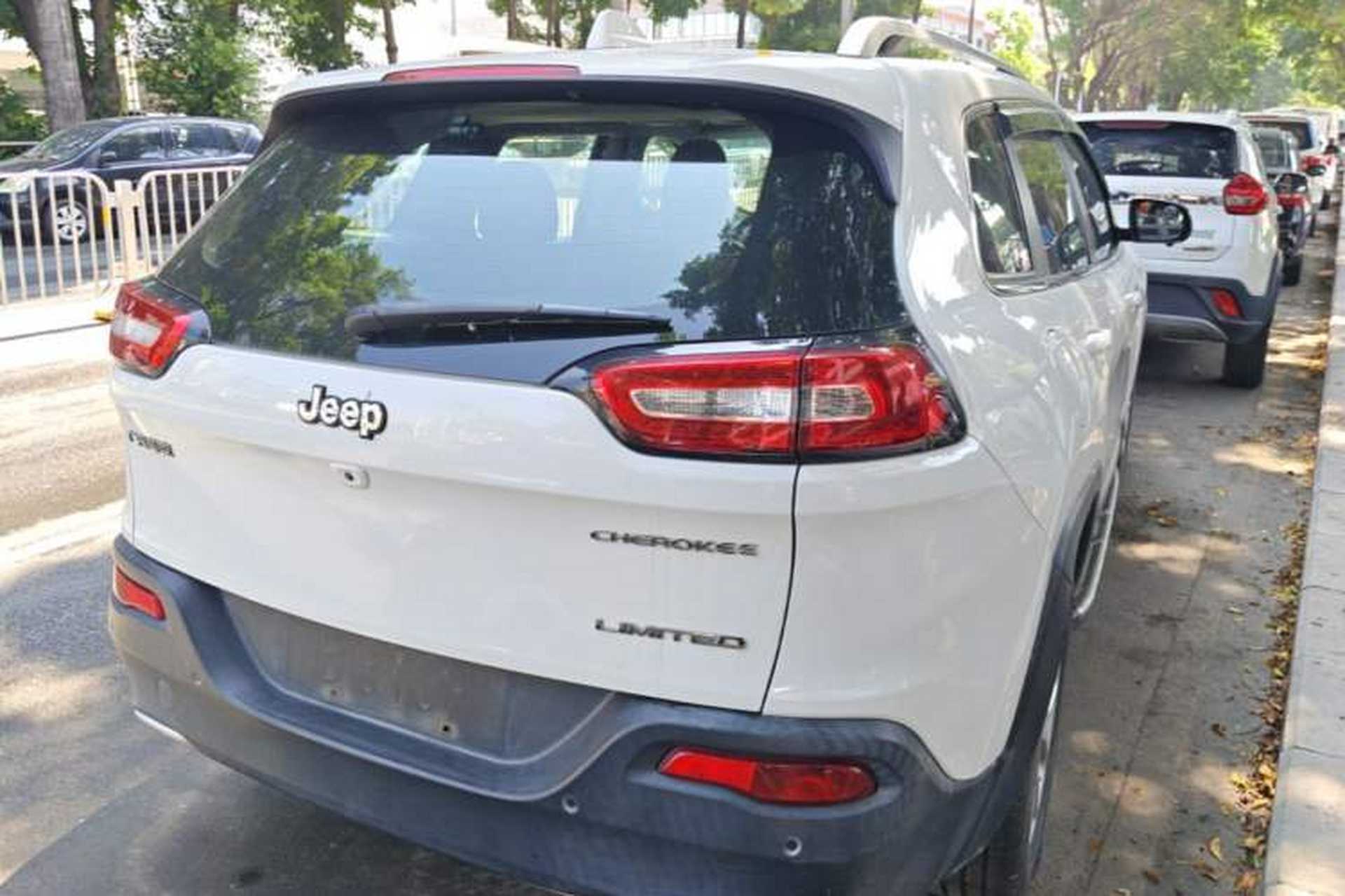 Used Jeep Cherokee 2017 2.0L Superior Edition Rear Right 45 Deg