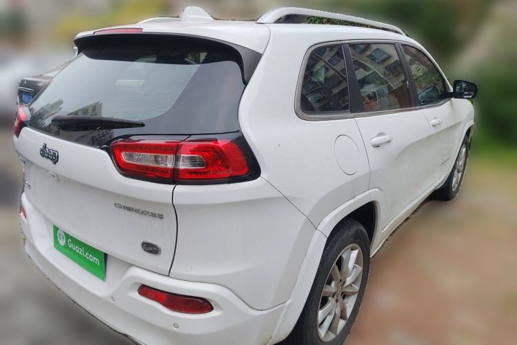 Used Jeep Cherokee 2017 2.4L Professional Smart Edition Rear Right 45 Deg