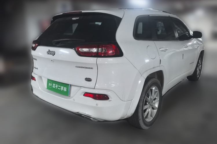 Used Jeep Cherokee 2017 2.4L Professional Smart Edition Rear Right 45 Deg