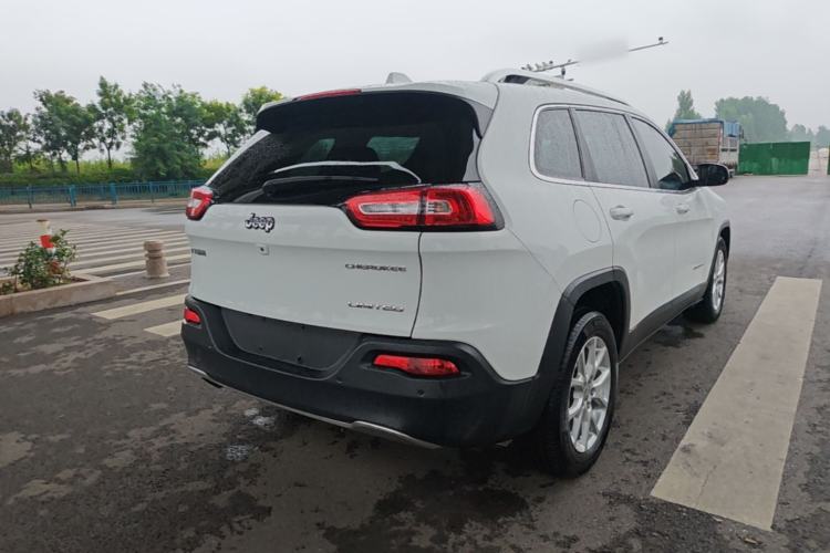 Used Jeep Cherokee 2017 2.0L Superior Edition Rear Right 45 Deg