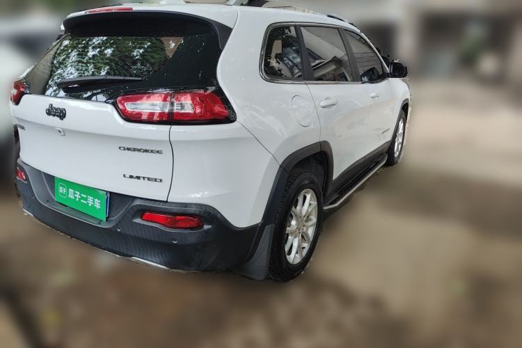 Used Jeep Cherokee 2017 2.0L Superior Edition Rear Right 45 Deg