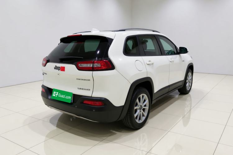 Used Jeep Cherokee 2017 2.0L Superior Edition Rear Right 45 Deg